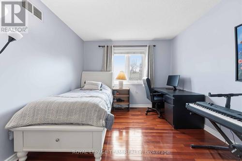 19 Hackett Street, Ottawa, ON - Indoor Photo Showing Bedroom