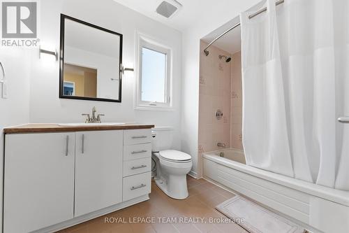 19 Hackett Street, Ottawa, ON - Indoor Photo Showing Bathroom