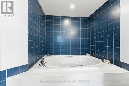 19 Hackett Street, Ottawa, ON - Indoor Photo Showing Bathroom