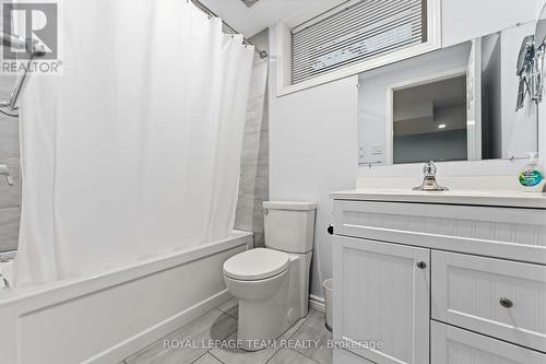 19 Hackett Street, Ottawa, ON - Indoor Photo Showing Bathroom