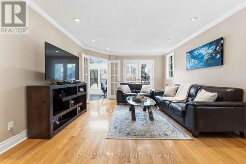 19 Hackett Street, Ottawa, ON - Indoor Photo Showing Living Room
