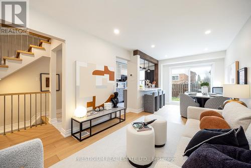 4094 Teakwood Drive, Mississauga, ON - Indoor Photo Showing Living Room