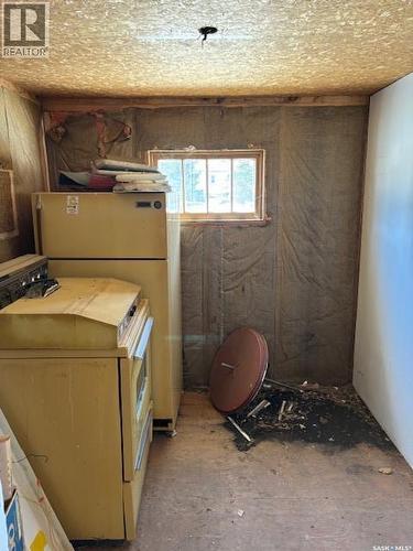 211 1St Avenue E, Canora, SK - Indoor Photo Showing Laundry Room
