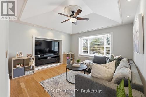 6560 Jack Pine Crescent, Ottawa, ON - Indoor Photo Showing Living Room
