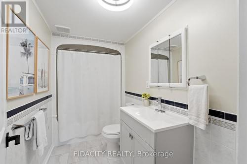 Main floor full bath - 6560 Jack Pine Crescent, Ottawa, ON - Indoor Photo Showing Bathroom
