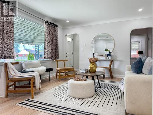 2628 Randolph, Windsor, ON - Indoor Photo Showing Living Room