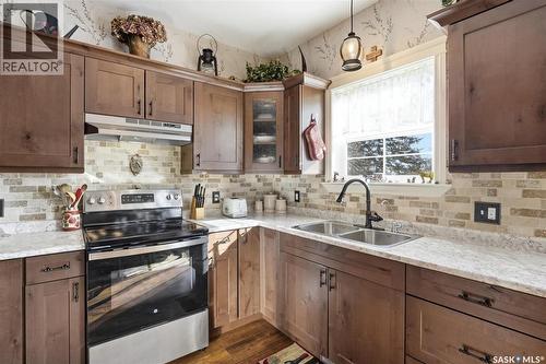 514 Railway Street E, Hepburn, SK - Indoor Photo Showing Kitchen With Double Sink