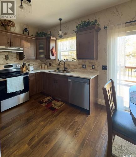 514 Railway Street E, Hepburn, SK - Indoor Photo Showing Kitchen With Double Sink