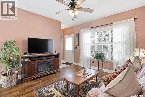 514 Railway Street E, Hepburn, SK - Indoor Photo Showing Living Room