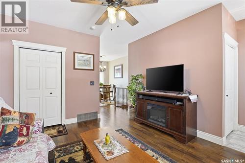 514 Railway Street E, Hepburn, SK - Indoor Photo Showing Living Room