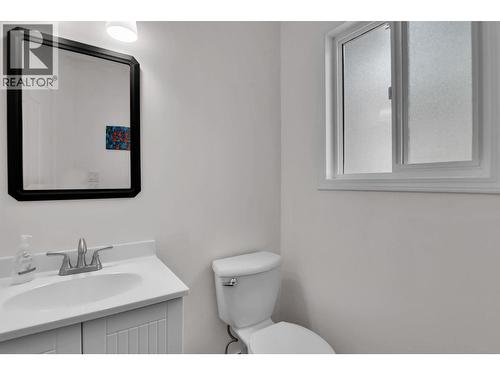115 Par Boulevard, Kaleden, BC - Indoor Photo Showing Bathroom