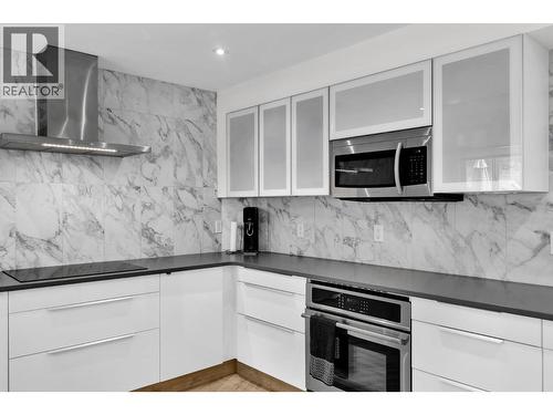 115 Par Boulevard, Kaleden, BC - Indoor Photo Showing Kitchen
