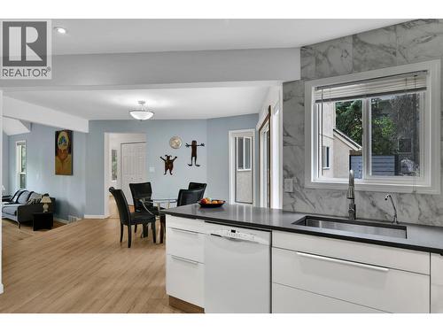 115 Par Boulevard, Kaleden, BC - Indoor Photo Showing Kitchen