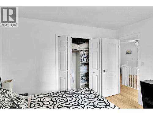 115 Par Boulevard, Kaleden, BC - Indoor Photo Showing Bedroom