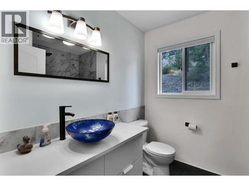115 Par Boulevard, Kaleden, BC - Indoor Photo Showing Bathroom
