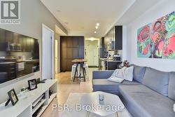 638 - 36 VIA BAGNATO Toronto, ON M6A 0B7