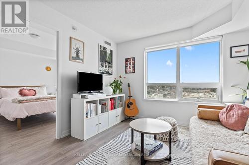 811 - 1420 DUPONT STREET  Toronto, ON M6H 0C2