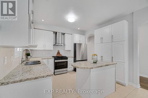 3095 Tacc Drive, Mississauga, ON - Indoor Photo Showing Kitchen With Double Sink With Upgraded Kitchen