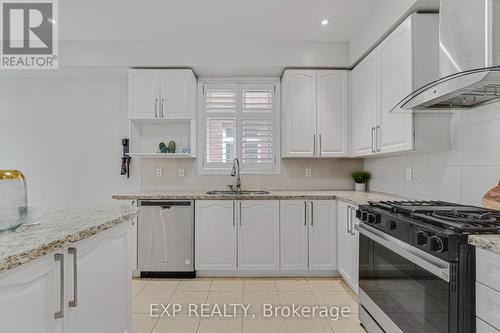 3095 Tacc Drive, Mississauga, ON - Indoor Photo Showing Kitchen With Double Sink With Upgraded Kitchen