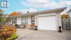 2305 DELKUS CRESCENT  Mississauga, ON L5A 1K8