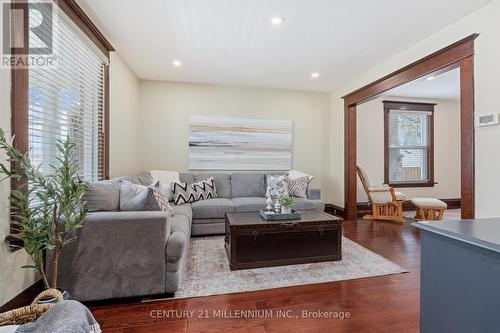 47 South Street, Cambridge, ON - Indoor Photo Showing Living Room