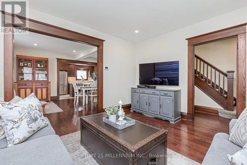47 South Street, Cambridge, ON - Indoor Photo Showing Living Room