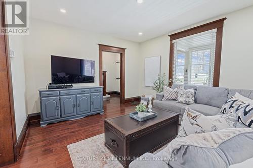 47 South Street, Cambridge, ON - Indoor Photo Showing Living Room