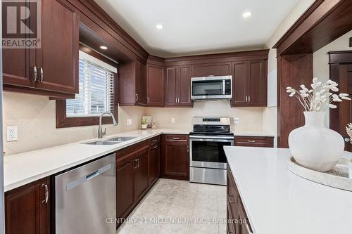 47 South Street, Cambridge, ON - Indoor Photo Showing Kitchen With Double Sink