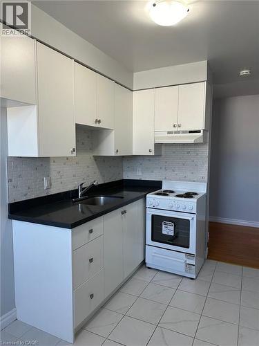 15 Mowat Boulevard Unit# 14, Kitchener, ON - Indoor Photo Showing Kitchen