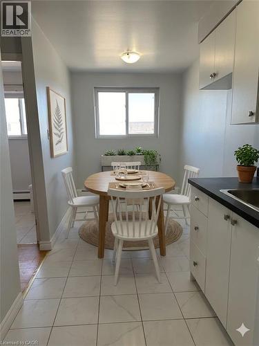 15 Mowat Boulevard Unit# 14, Kitchener, ON - Indoor Photo Showing Dining Room