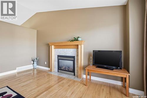 511 Greaves Lane, Saskatoon, SK - Indoor Photo Showing Living Room With Fireplace