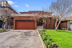 48 WELDRICK ROAD W Richmond Hill, ON L4C 3T8