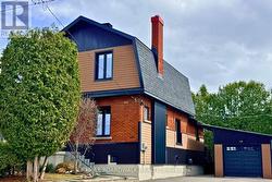 154 QUEEN MARY STREET  Ottawa, ON K1K 1X5