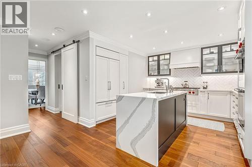 4133 Millcroft Park Drive, Burlington, ON - Indoor Photo Showing Kitchen With Upgraded Kitchen