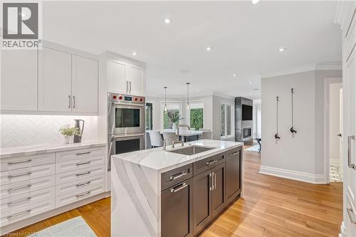 4133 Millcroft Park Drive, Burlington, ON - Indoor Photo Showing Kitchen With Upgraded Kitchen