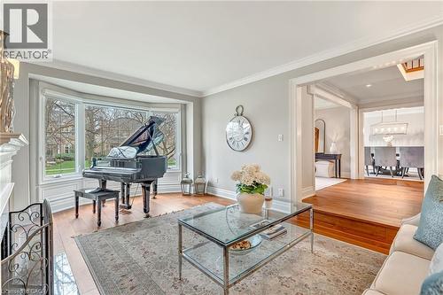 4133 Millcroft Park Drive, Burlington, ON - Indoor Photo Showing Living Room