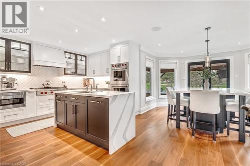 4133 Millcroft Park Drive, Burlington, ON - Indoor Photo Showing Kitchen With Upgraded Kitchen