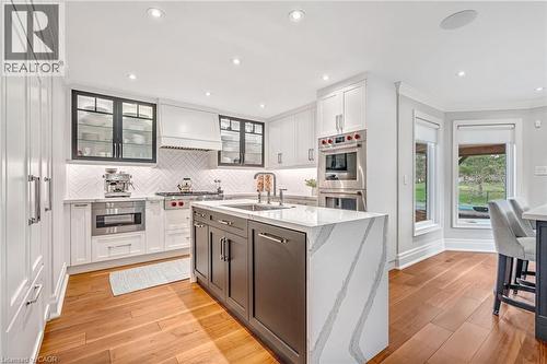 4133 Millcroft Park Drive, Burlington, ON - Indoor Photo Showing Kitchen With Upgraded Kitchen