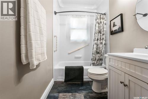 716 18Th Avenue E, Regina, SK - Indoor Photo Showing Bathroom