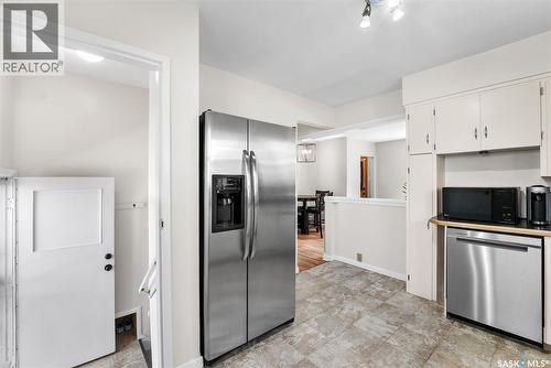 716 18Th Avenue E, Regina, SK - Indoor Photo Showing Kitchen