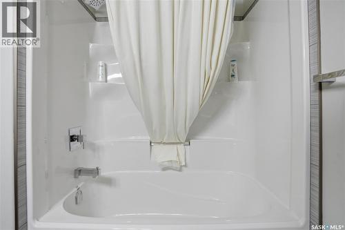 313 Prairie View Drive, Regina, SK - Indoor Photo Showing Bathroom