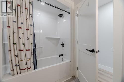 24 Donegal Run, St. John'S, NL - Indoor Photo Showing Bathroom