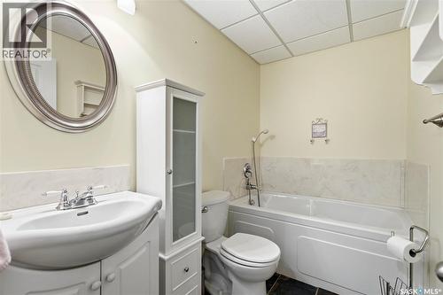 1655 Wingert Drive, Regina, SK - Indoor Photo Showing Bathroom