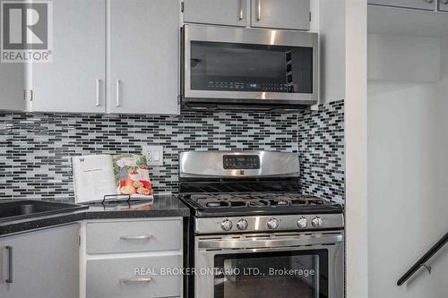 2 Core Crescent, Brampton, ON - Indoor Photo Showing Kitchen With Upgraded Kitchen