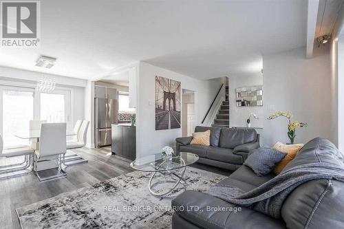 2 Core Crescent, Brampton, ON - Indoor Photo Showing Living Room
