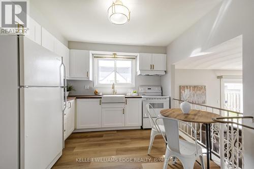 217 Lawnhurst Court, Hamilton, ON - Indoor Photo Showing Kitchen