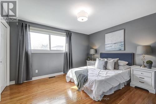 217 Lawnhurst Court, Hamilton, ON - Indoor Photo Showing Bedroom