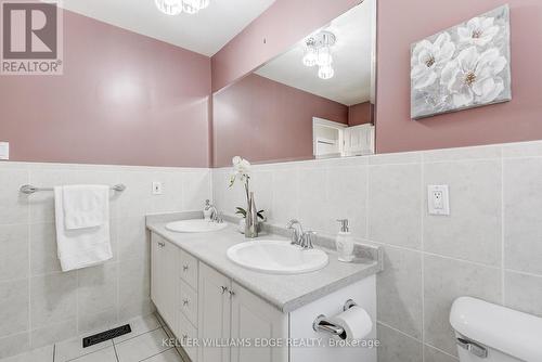217 Lawnhurst Court, Hamilton, ON - Indoor Photo Showing Bathroom