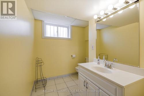 217 Lawnhurst Court, Hamilton, ON - Indoor Photo Showing Bathroom