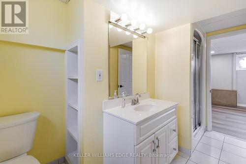 217 Lawnhurst Court, Hamilton, ON - Indoor Photo Showing Bathroom